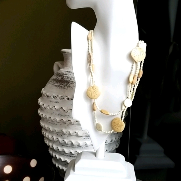 Vintage 1960s Wood Bead Tropical Necklace - Picture 6 of 11